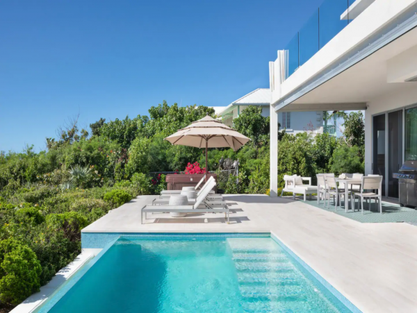 Waterfront Villa With Private Dock on Taylor Bay