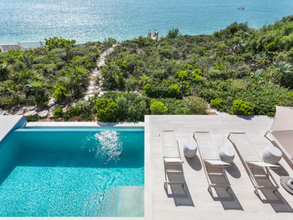Waterfront Villa With Private Dock on Taylor Bay