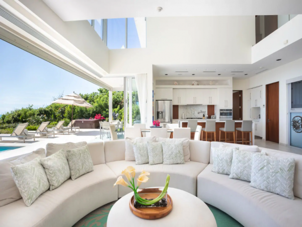 Waterfront Villa With Private Dock on Taylor Bay