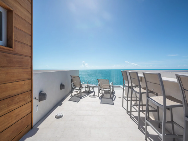 Waterfront Villa With Private Dock on Taylor Bay