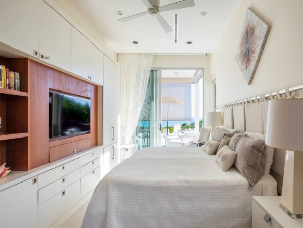 Waterfront Villa With Private Dock on Taylor Bay