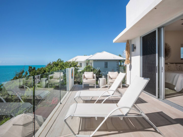 Waterfront Villa With Private Dock on Taylor Bay