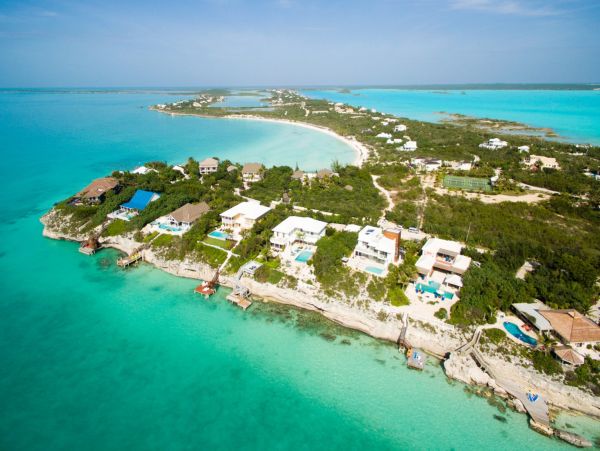 Waterfront Villa With Private Dock on Taylor Bay