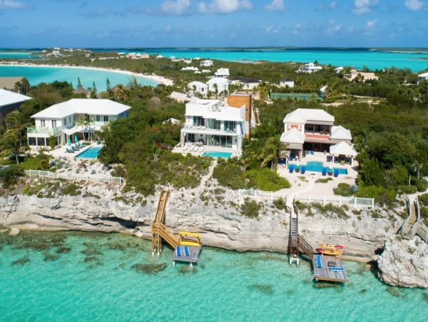 Waterfront Villa With Private Dock on Taylor Bay