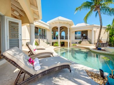Contemporary Four Bedroom on Grace Bay