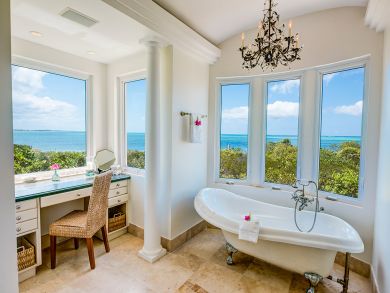 Contemporary Four Bedroom on Grace Bay