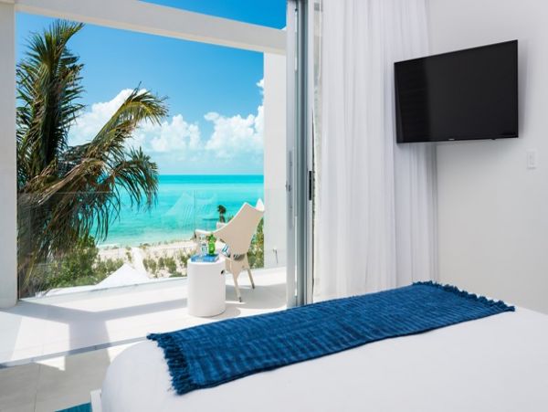 Turks & Caicos Stunning Vacation Pool Home on Beach