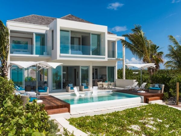 Turks & Caicos Stunning Vacation Pool Home on Beach
