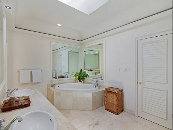 Bahamas Seven Bedroom Staff Luxury Beachfront Retreat