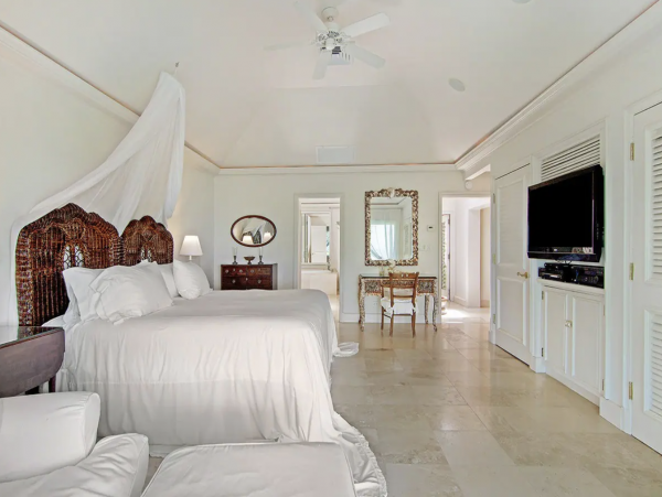 Bahamas Seven Bedroom Staff Luxury Beachfront Retreat