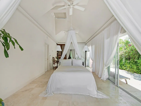 Bahamas Seven Bedroom Staff Luxury Beachfront Retreat