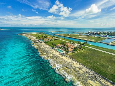 Beachfront Grand Bahama Luxury Villa