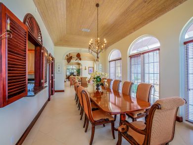 Beachfront Grand Bahama Luxury Villa