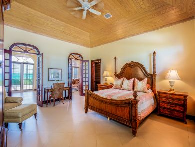 Beachfront Grand Bahama Luxury Villa