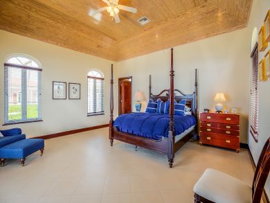 Beachfront Grand Bahama Luxury Villa