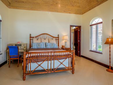 Beachfront Grand Bahama Luxury Villa