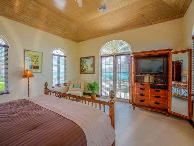 Beachfront Grand Bahama Luxury Villa