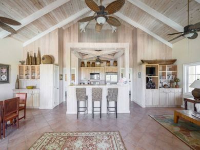 Kitchen with Breakfast Counter and Seating