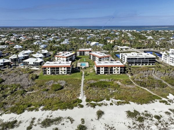 Beachfront Condo Retreat on Sanibel Island - Your Perfect Getaway