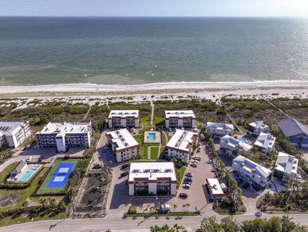 Beachfront Condo Retreat on Sanibel Island - Your Perfect Getaway