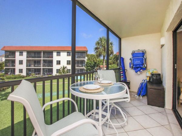 Sanibel Getaway: 1-Bedroom Condo Steps from the Beach
