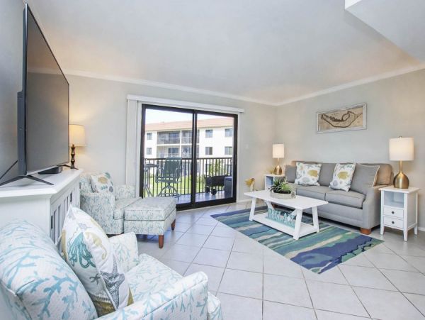 Sanibel Getaway: 1-Bedroom Condo Steps from the Beach