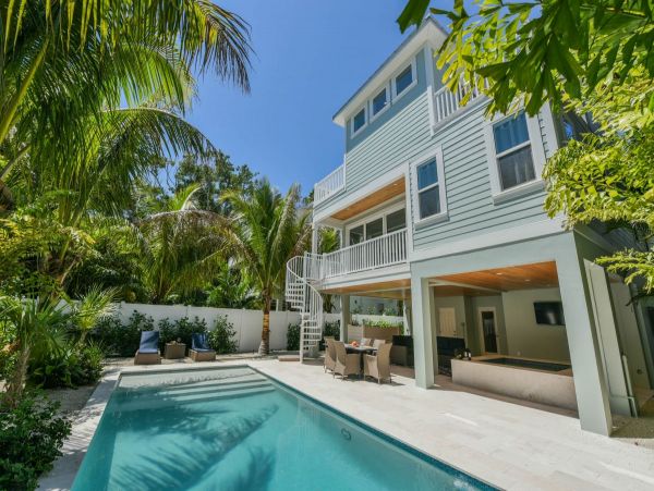 Anna Maria Luxury Vacation Home  With Private Pool 8 Guests