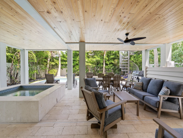 Anna Maria Luxury Vacation Home  With Private Pool  Steps to Sandy Beach FREE Golf Cart!