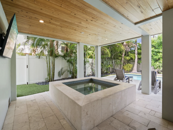 Anna Maria Luxury Vacation Home  With Private Pool  Steps to Sandy Beach FREE Golf Cart!