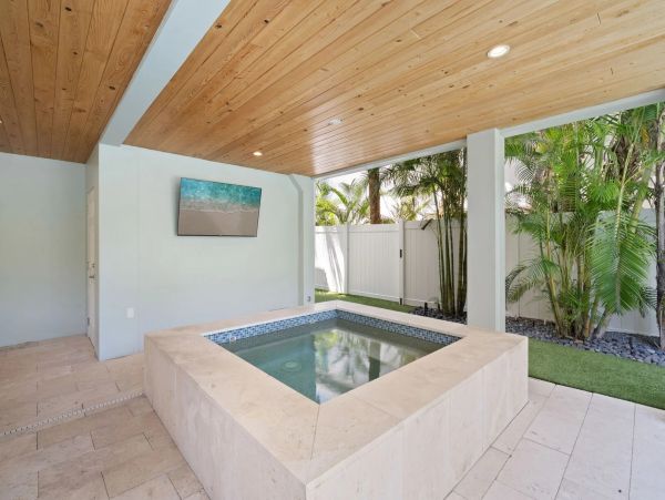 Anna Maria Luxury Vacation Home  With Private Pool  Steps to Sandy Beach FREE Golf Cart!