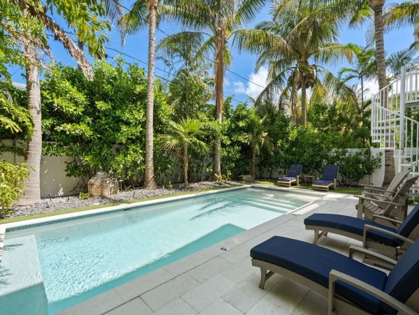 Anna Maria Luxury Vacation Home  With Private Pool  Steps to Sandy Beach FREE Golf Cart!