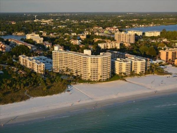 Three Bedroom Beach Villa on Siesta Key Sleeps 8 Guests