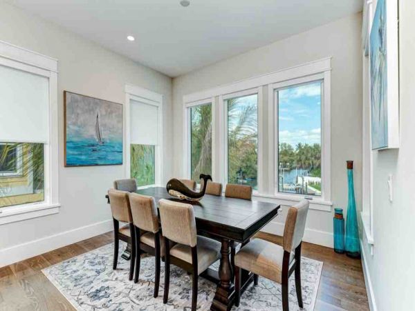 Short Walk to Anna Maria Beach from this 4 Bedroom Rental