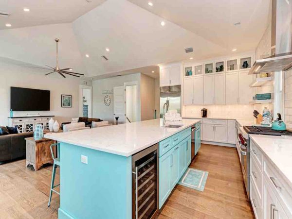 Short Walk to Anna Maria Beach from this 4 Bedroom Rental