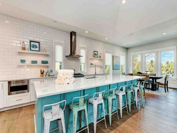 Short Walk to Anna Maria Beach from this 4 Bedroom Rental