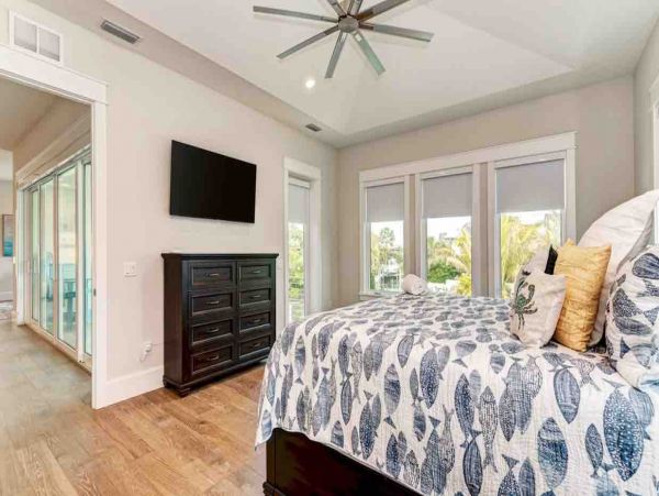 Short Walk to Anna Maria Beach from this 4 Bedroom Rental
