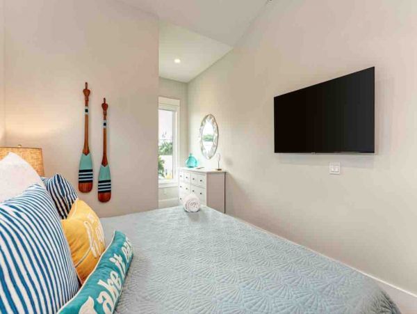 Short Walk to Anna Maria Beach from this 4 Bedroom Rental