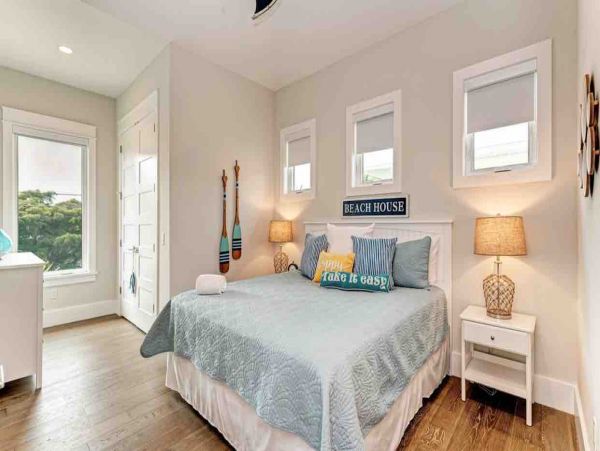 Short Walk to Anna Maria Beach from this 4 Bedroom Rental