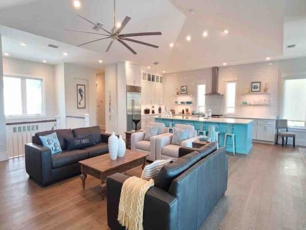 Short Walk to Anna Maria Beach from this 4 Bedroom Rental