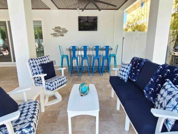 Short Walk to Anna Maria Beach from this 4 Bedroom Rental