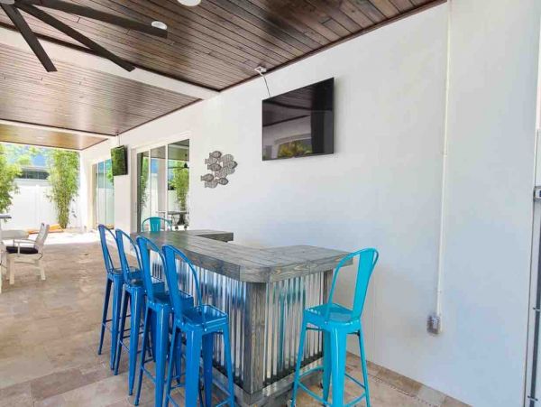 Short Walk to Anna Maria Beach from this 4 Bedroom Rental
