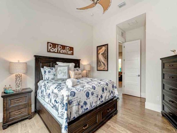 Short Walk to Anna Maria Beach from this 4 Bedroom Rental