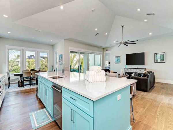 Short Walk to Anna Maria Beach from this 4 Bedroom Rental