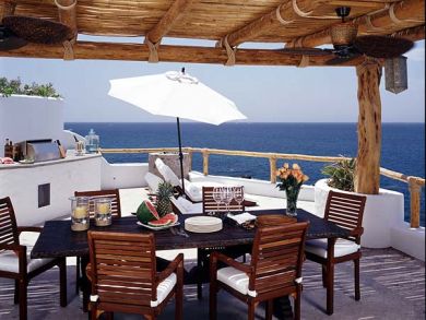 outdoor dining table