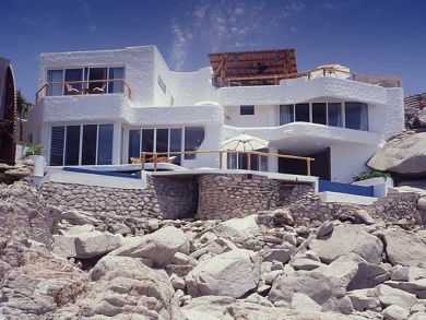 contemporary luxury vacation villa