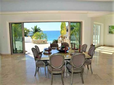 Five Bedroom Villa with all the Bells and Whistles!