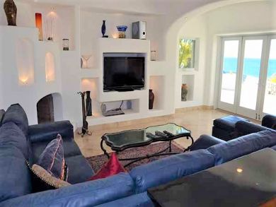 Five Bedroom Villa with all the Bells and Whistles!