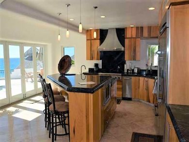 Five Bedroom Villa with all the Bells and Whistles!