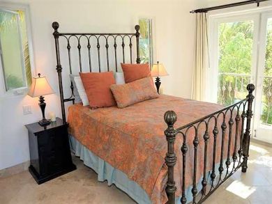 Five Bedroom Villa with all the Bells and Whistles!