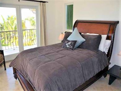 Five Bedroom Villa with all the Bells and Whistles!